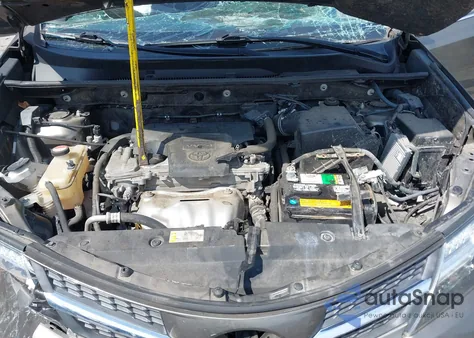 2015 Toyota Rav4 Xle z USA, uszkodzony, nr VIN JTMWFREVXFD066848